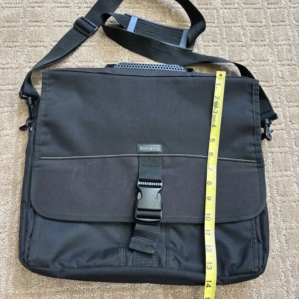 Targus Laptop Computer Bag Black Adjustable Shoulder Strap Travel Padded Pockets